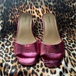 Metallic pink snake skin heels